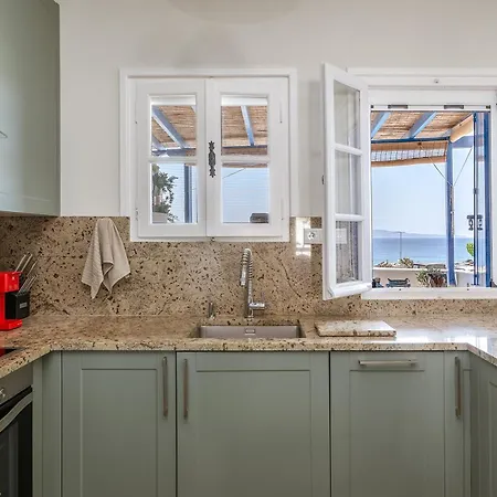 Waterfront Masterpiece Holiday home *