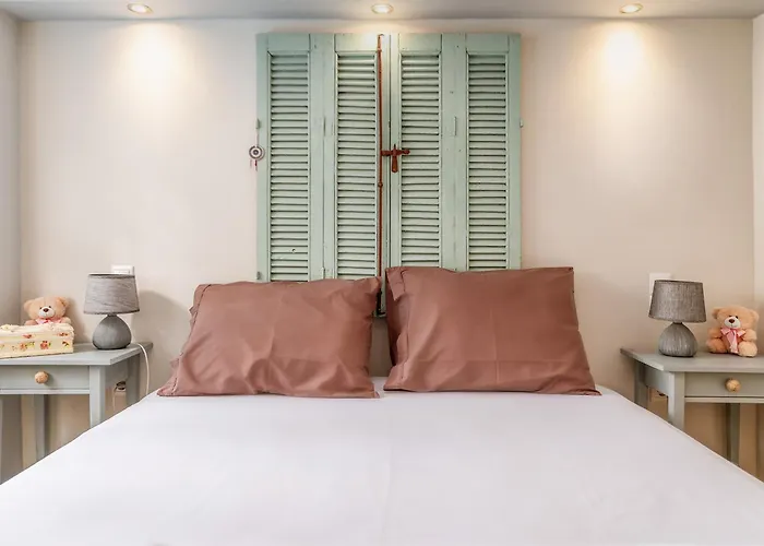 Waterfront Masterpiece Tínos