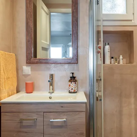 Waterfront Masterpiece Tínos