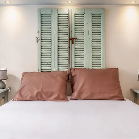 Waterfront Masterpiece Tínos