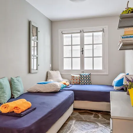 Waterfront Masterpiece * Tínos