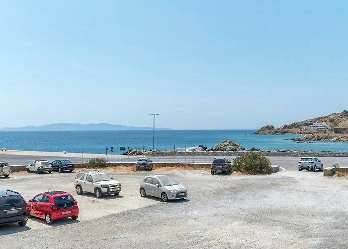 Waterfront Masterpiece Tínos