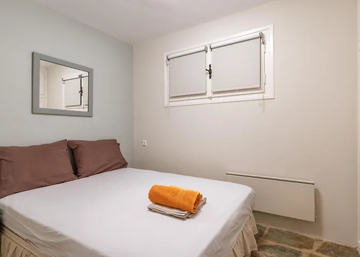 Waterfront Masterpiece * Tínos